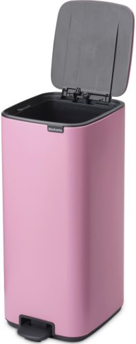 Brabantia Bo Pedal Bin pedálos hulladékgyűjtő szagmentesen záródó Soft-Close fedél, karcsú, négyzetes forma, műanyag