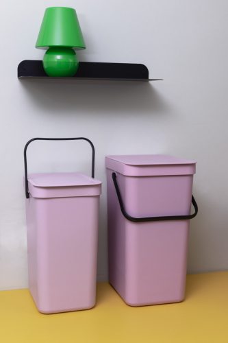 Brabantia Sort & Go konyhai szemetes felnyitható fedéllel, fogantyúval szelektív és komposzt gyűjtéséhez, 12L - C méret,