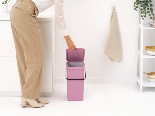 Brabantia Sort & Go konyhai szemetes felnyitható fedéllel, fogantyúval szelektív és komposzt gyűjtéséhez, 16L - D méret,