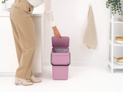 Brabantia Sort & Go konyhai szemetes felnyitható fedéllel, fogantyúval szelektív és komposzt gyűjtéséhez, 25L - J méret,