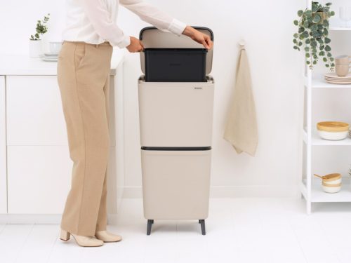 Brabantia SortUp Recycle Bin Hi 2 szintes szelektív hulladékgyűjtő torony lábakon, felhajtható fedéllel, 20+25L