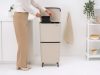 Brabantia SortUp Recycle Bin Hi 2 szintes szelektív hulladékgyűjtő torony lábakon, felhajtható fedéllel, 10+10+25L