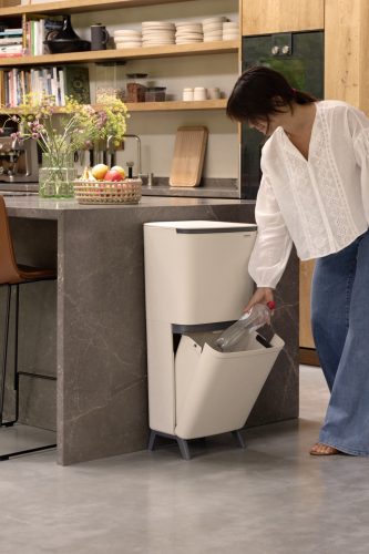Brabantia SortUp Recycle Bin Hi 2 szintes szelektív hulladékgyűjtő torony lábakon, felhajtható fedéllel, 10+10+25L