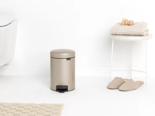 Brabantia NewIcon pedálos hulladékgyűjtő szagmentesen záródó Soft-Close fedél, műanyag tartály, 3L - V méret, acél,