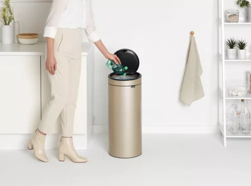 Brabantia Touch Bin New Soft-Touch nyomófedeles hulladékgyűjtő belső tartállyal, kerek, 30L - G méret, acél, aranyfényű