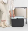 Brabantia Bo Touch Bin nyomófedeles hulladékgyűjtő, magasított, lábakon álló, műanyag tartály, 36L - R méret, acél,