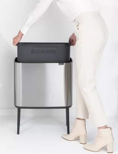 Brabantia Bo Touch Bin nyomófedeles hulladékgyűjtő, magasított, lábakon álló, műanyag tartály, 36L - R méret, r.m. acél,