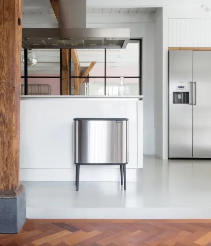 Brabantia Bo Touch Bin nyomófedeles hulladékgyűjtő, magasított, lábakon álló, műanyag tartály, 36L - R méret, r.m. acél,