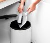 Brabantia Built In Bin beépített szemetes, ajtóra szerelhető, ajtóval együtt nyíló, felnyitható fedéllel, belső műanyag