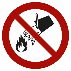 Tiltó jelzés Vízzel oltani tilos 01100