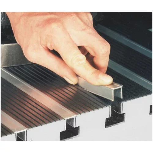 Amf Takaróelemek T-horonyhoz 22 mm