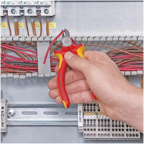 Knipex Oldalcsípőfogó, krómozott VDE szerint szigetelt 125 mm