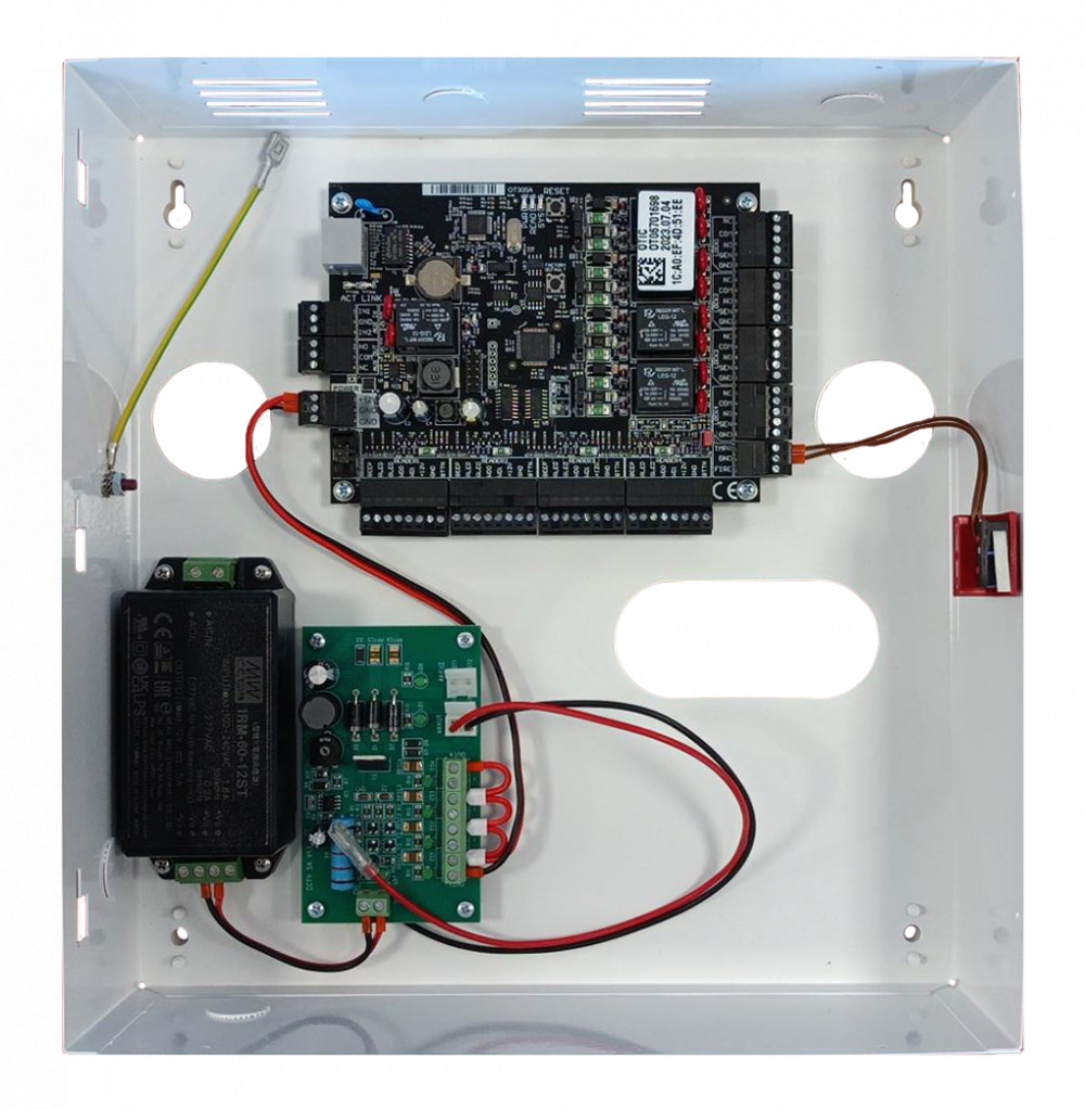 Otic, ajtóvezérlő, TCP/IP, Wiegand 26/34 bit, bemenet, 4 db olvasó, 4 db nyitásérzékelő, 1 db tűz, 2 db aux, 12 V DC